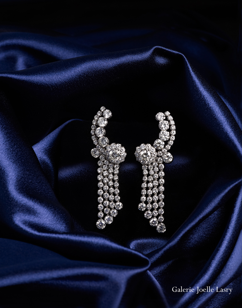 Reproduction photographique d'un bijou de Joelle-Lasry par Piotr Dzumala